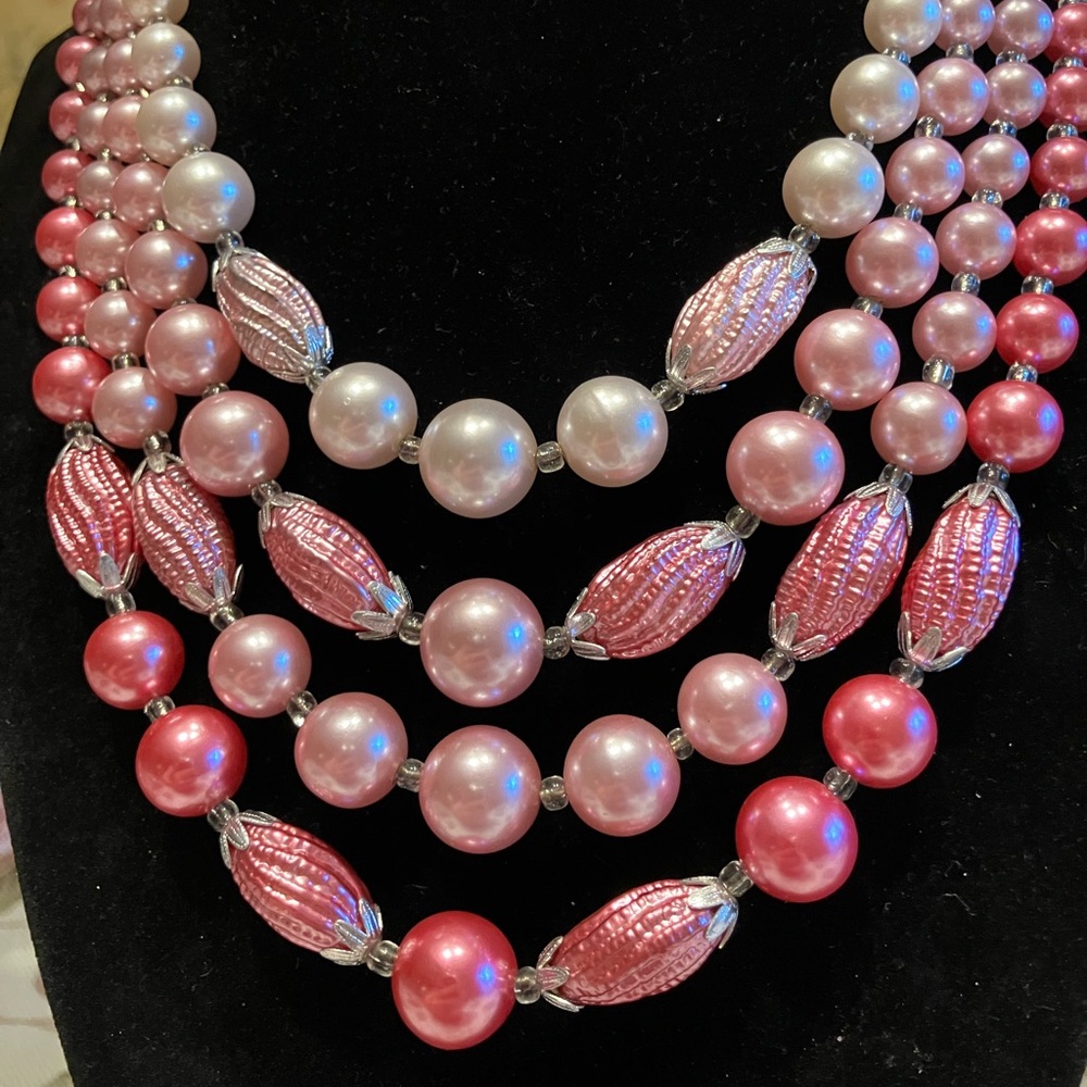 JAPAN SIGNED FOUR STRAND OF GORGEOUS FAUX PEARLS PINK BEADS AND BEAD CAPS - Picture 14 of 17